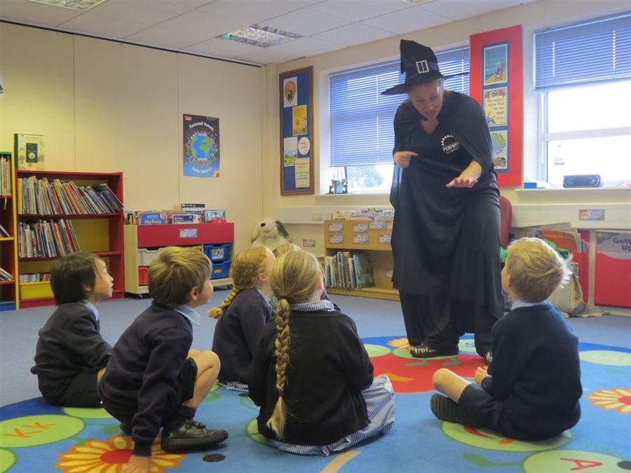 On Tuesday, children from Nursery to Year 3 had a wonderful time participating in a drama workshop based around the theme of Castles, Knights and Princesses.